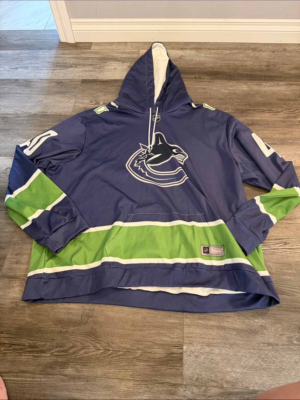 Vancouver‎ Canucks Navy & Green Pullover Hoodie